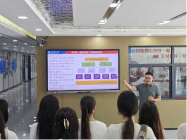 商学院迎新聘教师参观实训中心 贯彻实践育人